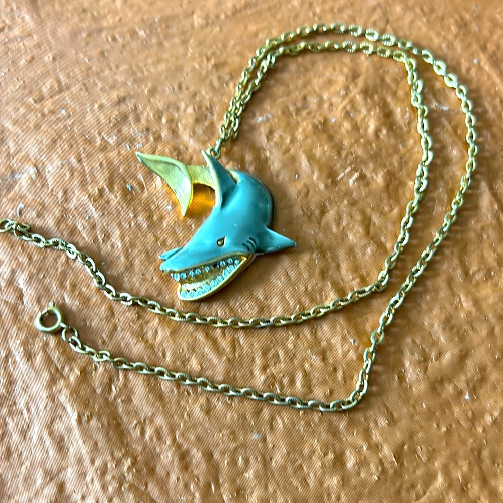 VINTAGE NECKLACE SHARK